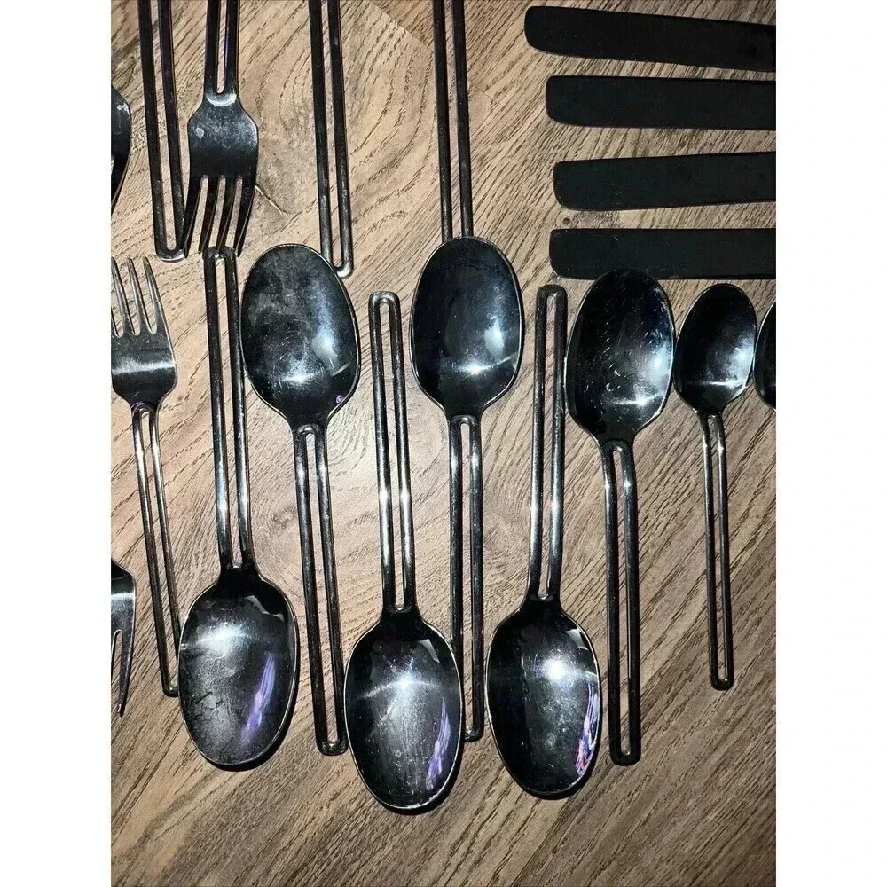 TOWLE NORDIC 18/10  STAINLESS FLATWARE -  34 PIECES Lot Table Of 6 Set